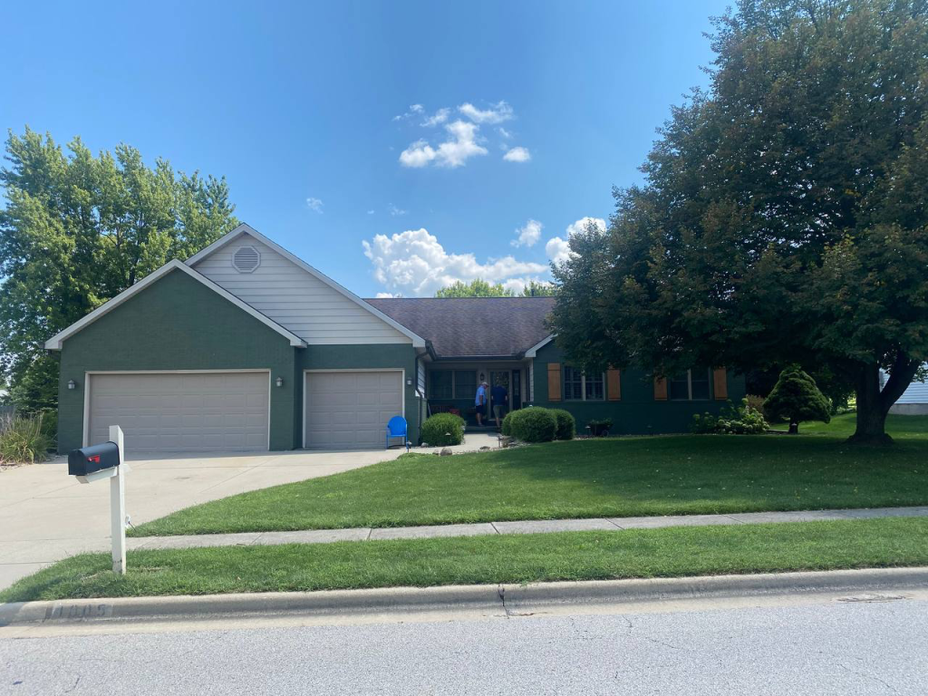 Roof installation in Clinton IL asphalt shingles